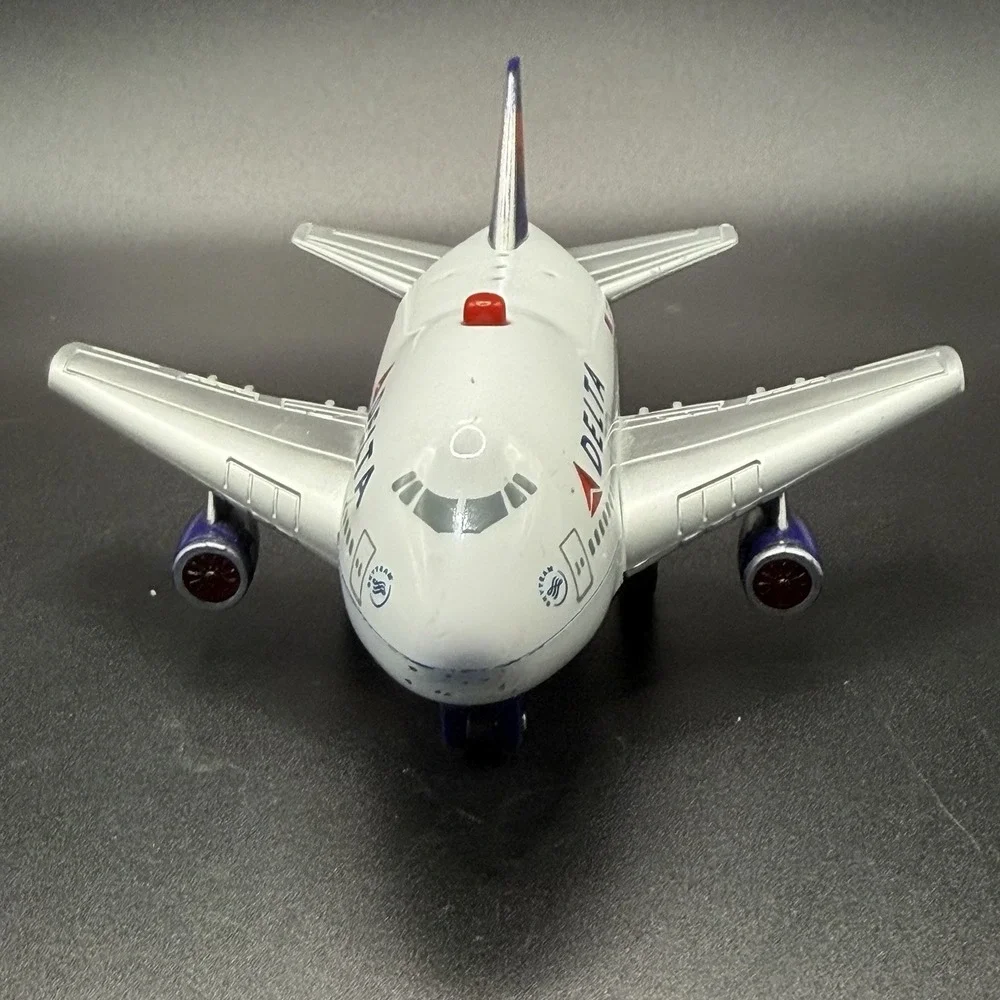 Realtoy Delta Airlines‎ pullback toy jet plane w/ light & sound New Batteries